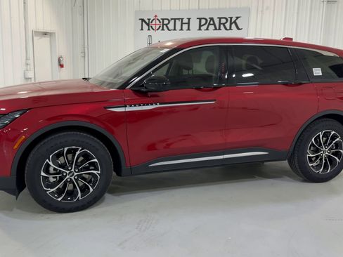 New 2026 Lincoln Nautilus Premier image 6