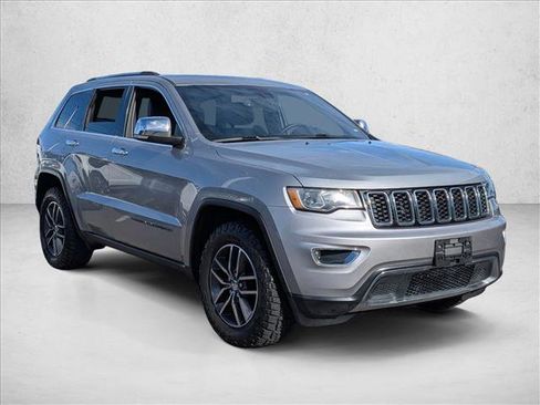 Used 2018 Jeep Grand Cherokee Limited image 3