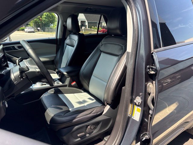 Used 2023 Ford Explorer XLT w/ Equipment Group 202A AWD/4WD image 10