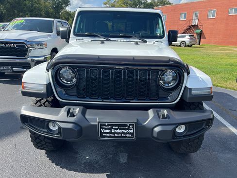 Certified 2024 Jeep Gladiator Sport image 15