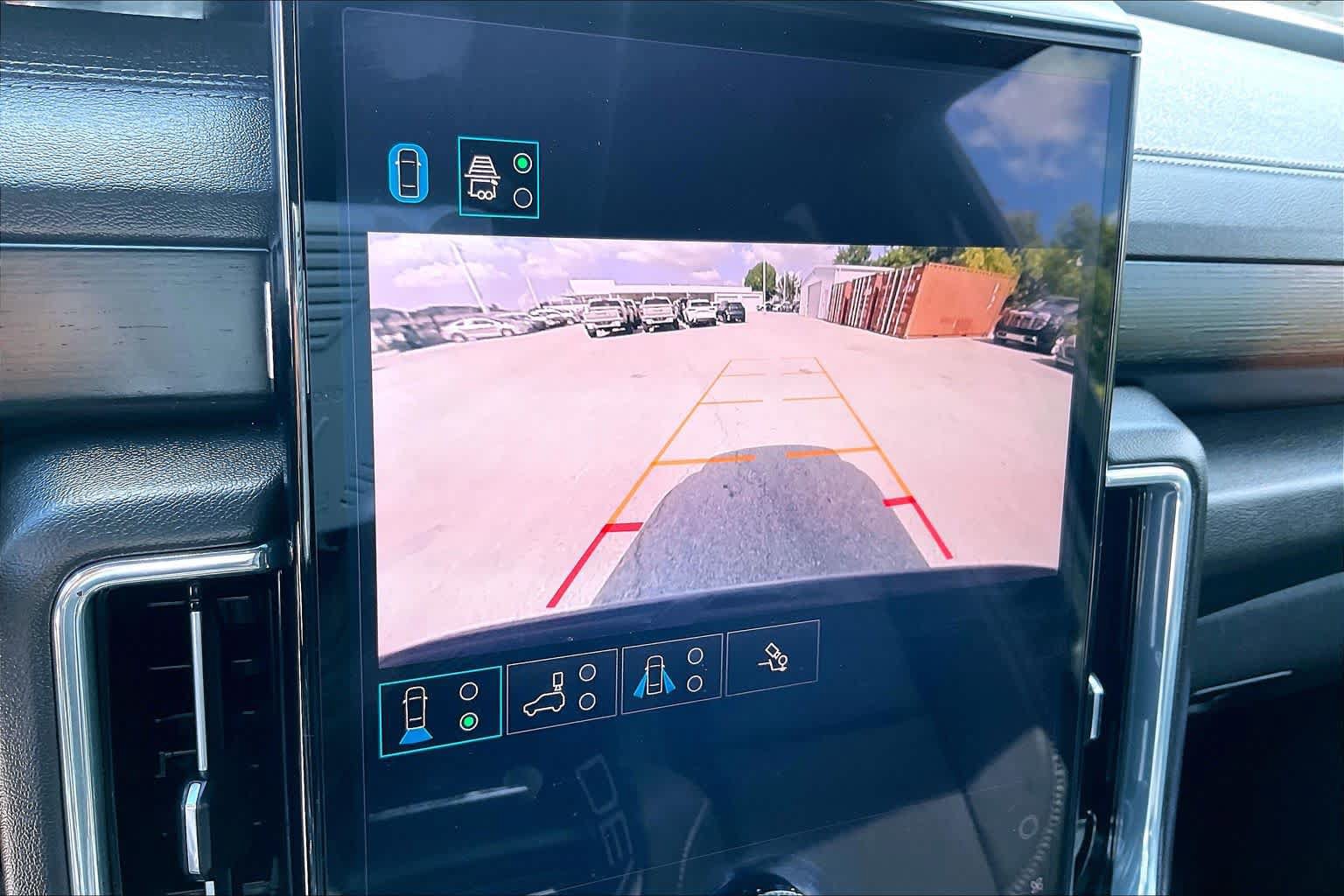 Used 2025 GMC Yukon Denali RWD image 26