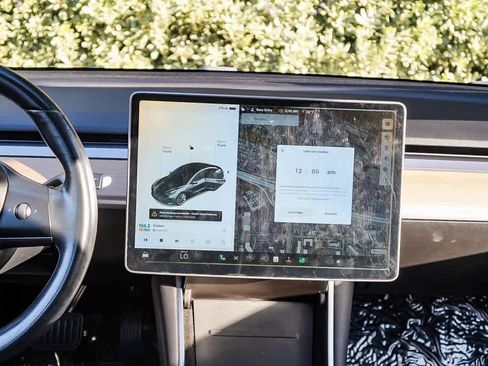 Used 2018 Tesla Model 3 Long Range image 13