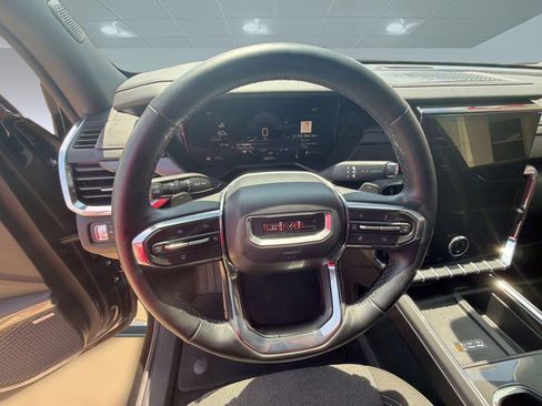 Used 2025 GMC Acadia Elevation FWD image 4