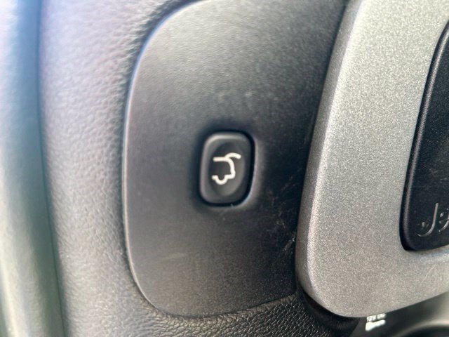 Used 2018 Jeep Cherokee Trailhawk w/ Comfort & Convenience Group AWD/4WD image 37