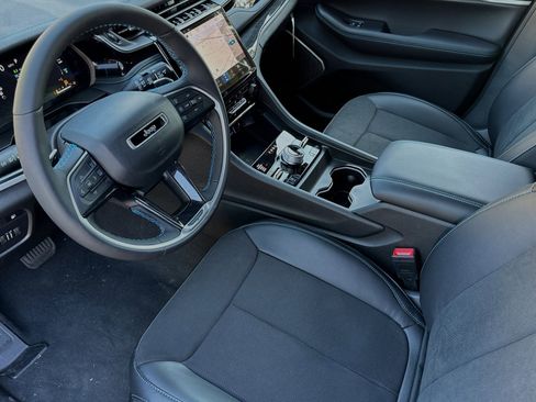 New 2023 Jeep Grand Cherokee Trailhawk w/ Advanced Protech Group II image 9