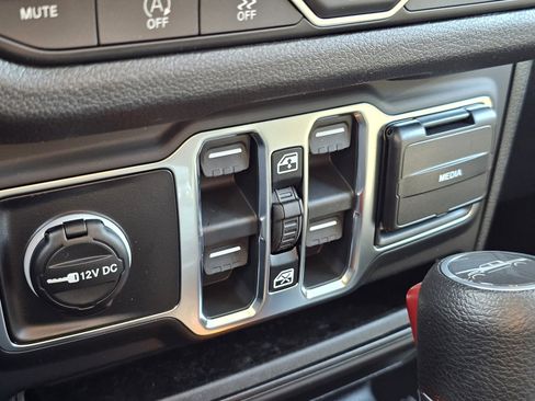 New 2026 Jeep Gladiator Sport image 14