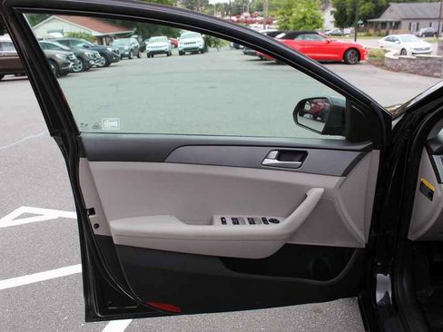 Used 2017 Hyundai Sonata SE FWD image 11