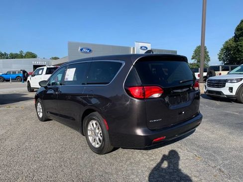 Used 2023 Chrysler Voyager LX FWD image 6