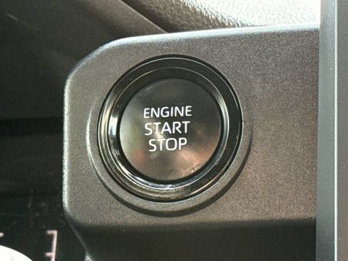 Used 2025 Toyota Tacoma SR5 AWD/4WD image 26