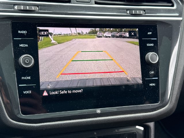 Certified 2023 Volkswagen Tiguan SE R-Line AWD/4WD image 30