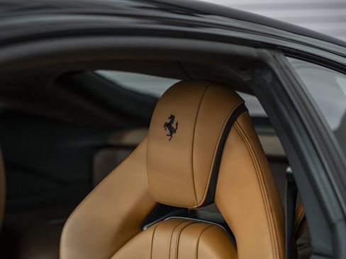 Used 2019 Ferrari 812 Superfast RWD image 25