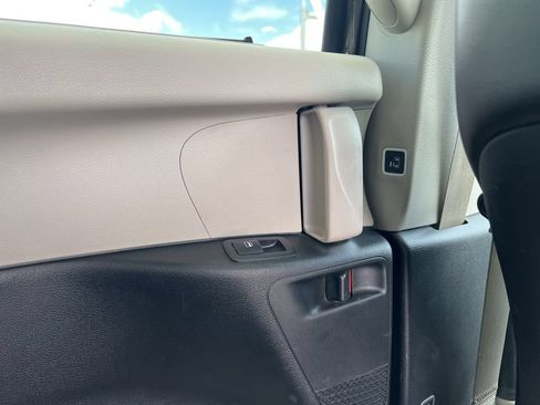 Used 2023 Chrysler Pacifica Touring-L FWD image 22