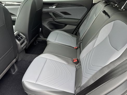 New 2025 Volkswagen Tiguan SE image 23