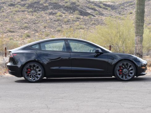 Used 2022 Tesla Model 3 Performance image 9