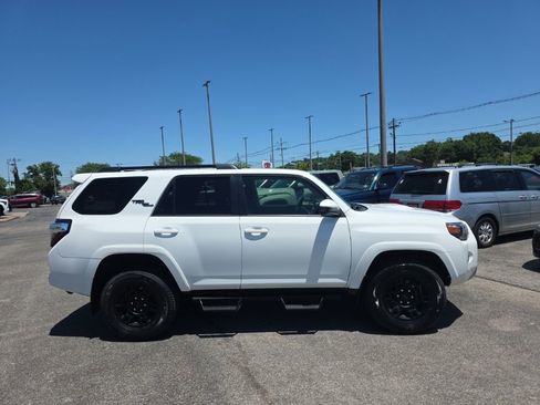 Certified 2023 Toyota 4Runner TRD Off-Road AWD/4WD image 3