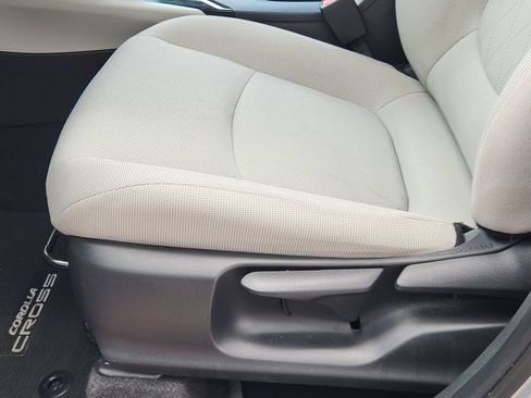 Used 2022 Toyota Corolla Cross L FWD image 22