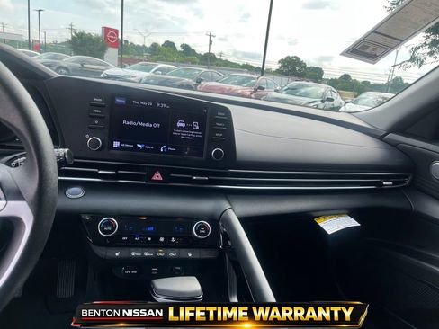 Used 2022 Hyundai Elantra Blue FWD image 15
