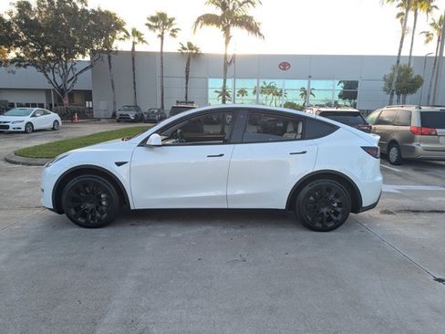 Used 2022 Tesla Model Y Long Range image 8