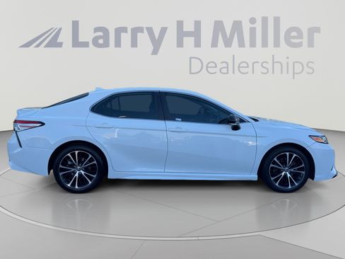 Used 2020 Toyota Camry SE FWD image 6