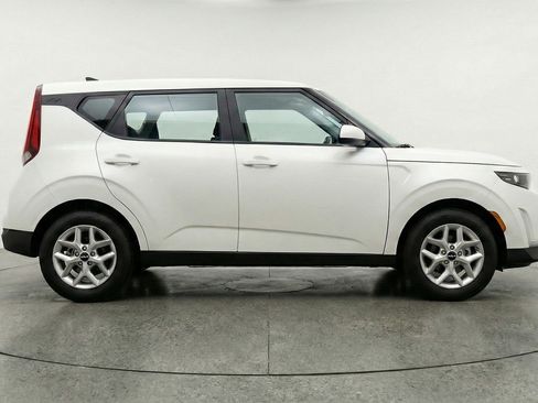 Used 2025 Kia Soul LX w/ LX Technology Package image 11