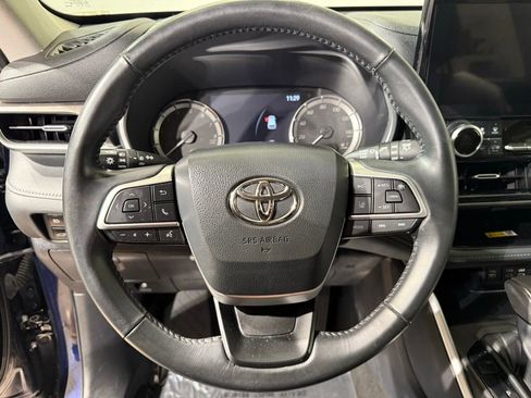 Used 2023 Toyota Highlander XLE AWD/4WD image 25