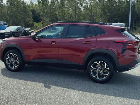 Used 2025 Chevrolet Trax LT w/ LT Convenience Package FWD image 6