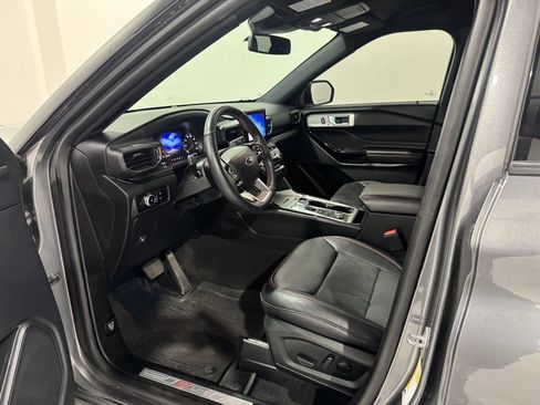 Used 2023 Ford Explorer ST-Line w/ Class IV Trailer Tow Package AWD/4WD image 16