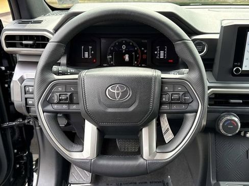 Used 2026 Toyota 4Runner SR5 AWD/4WD image 18