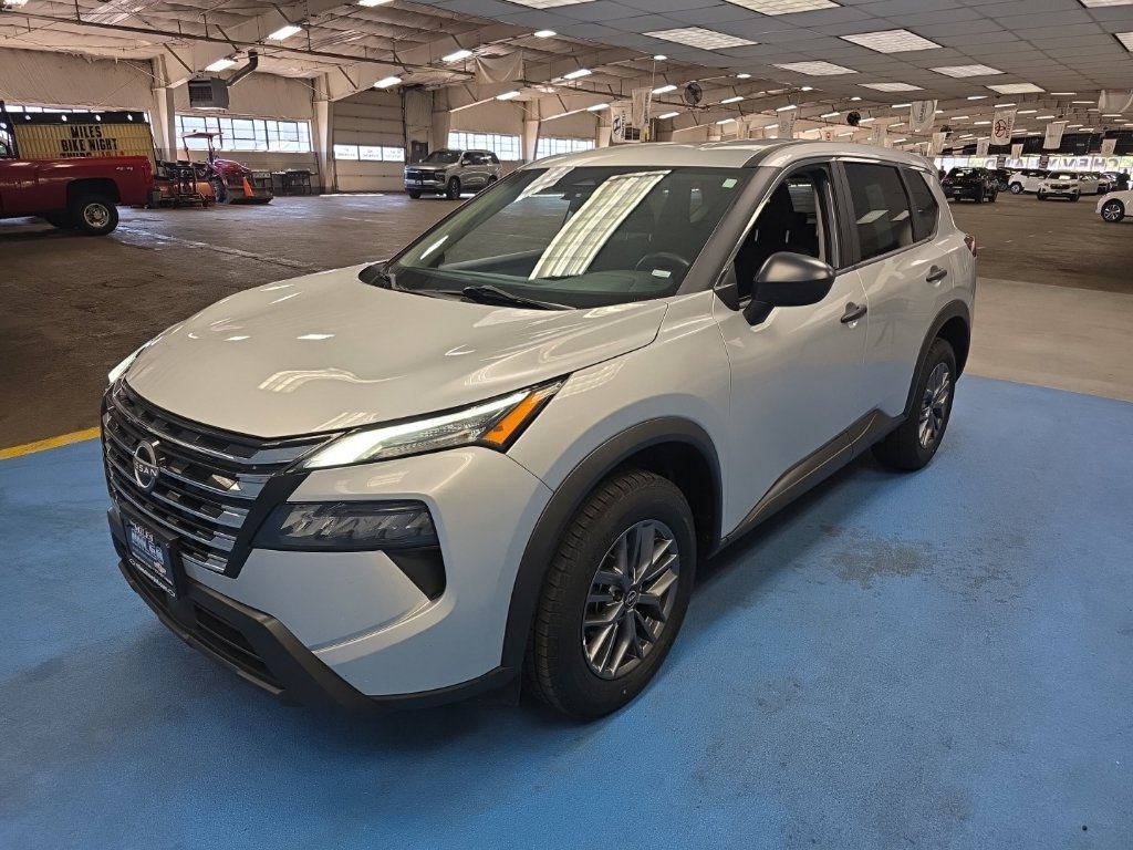 Used 2024 Nissan Rogue S AWD/4WD image 6