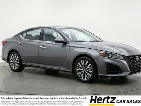Used 2025 Nissan Altima 2.5 SV FWD image 1