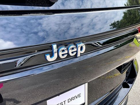 Used 2022 Jeep Grand Cherokee Limited 4xe w/ Luxury Tech Group II AWD/4WD image 31
