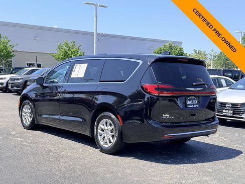 Certified 2025 Chrysler Pacifica Select FWD image 4