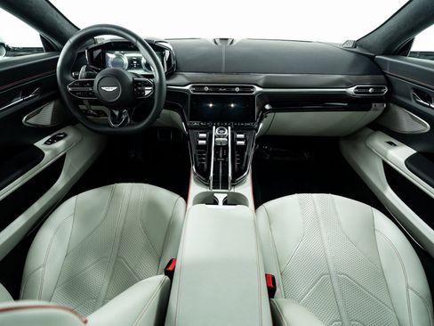 Used 2025 Aston Martin V8 Vantage Coupe RWD image 20