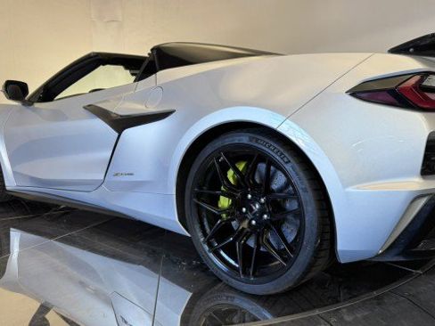 Used 2023 Chevrolet Corvette Z06 w/ Stealth Interior Trim Package image 24