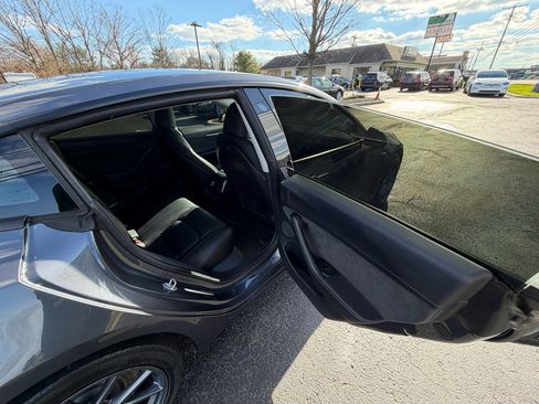 Used 2023 Tesla Model 3 Standard Range image 30
