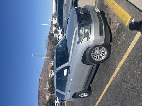 Used 2017 Chevrolet Tahoe LT image 3