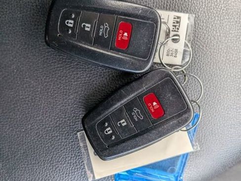 Used 2021 Toyota RAV4 XLE w/ Convenience Package FWD image 34