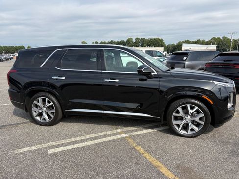 Used 2022 Hyundai Palisade Limited FWD image 2