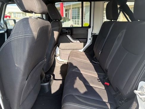 Used 2015 Jeep Wrangler Unlimited Sahara w/ Connectivity Group image 11