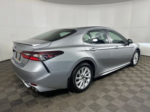 Used 2024 Toyota Camry SE image 3