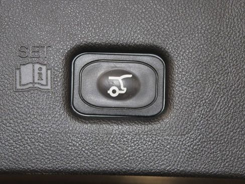 Used 2021 Lincoln Nautilus Reserve w/ Equipment Group 201A image 17