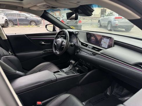 Used 2019 Lexus ES 350 w/ Premium Package FWD image 12
