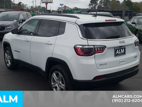 Used 2025 Hyundai Elantra SE image 9