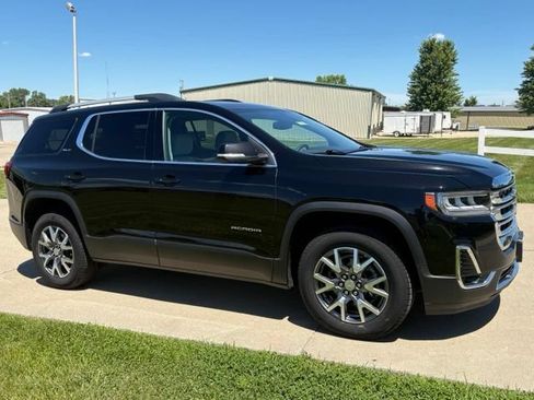 Used 2023 GMC Acadia SLT w/ Preferred Package AWD/4WD image 3