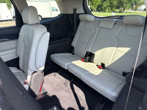 Used 2025 Kia Telluride SX w/ SX Captain's Chair Package FWD image 29