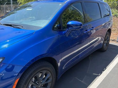 Used 2021 Chrysler Pacifica Limited w/ Premium & Safety Sphere Group AWD/4WD image 2