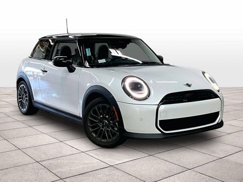 Used 2025 MINI Cooper 2-Door Hardtop image 2
