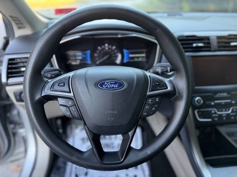 Used 2019 Ford Fusion SE image 17