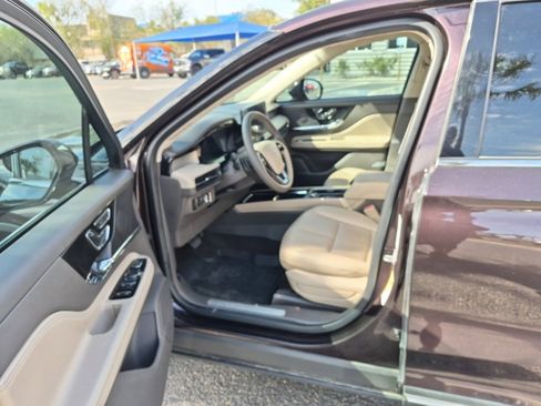 Certified 2023 Lincoln Corsair FWD image 11