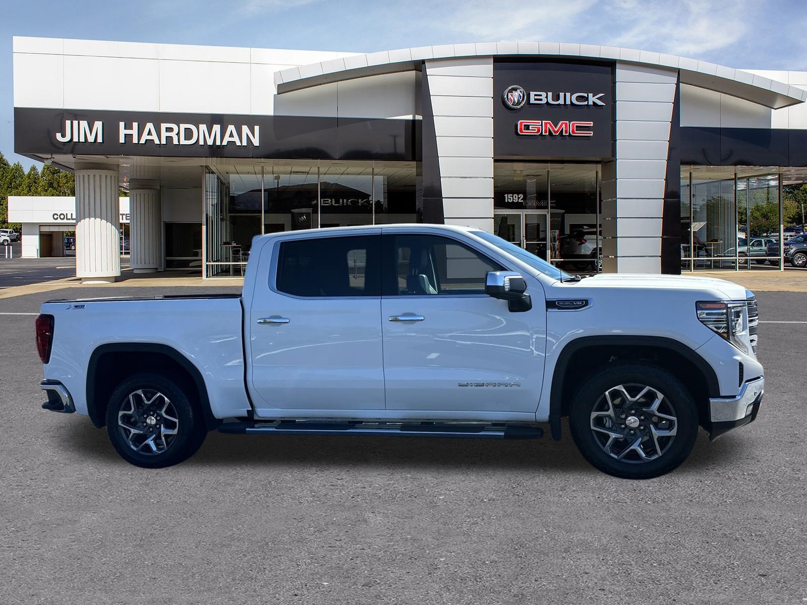 Used 2023 GMC Sierra 1500 SLT w/ SLT Premium Plus Package AWD/4WD image 8
